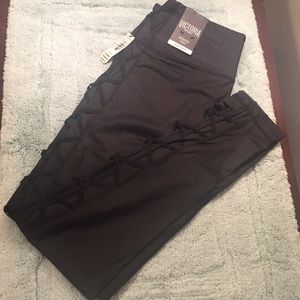 NWOT VICTORIAS SECRET LEGGINGS
